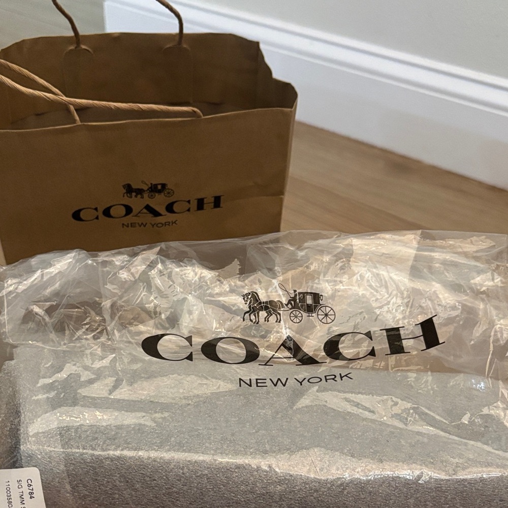 Coach Handbag - Picture 4 of 5